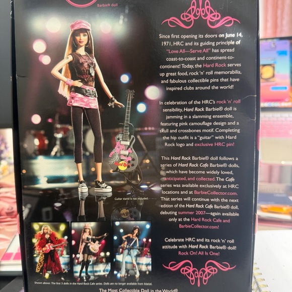 Hard Rock Cafe Pink Label Barbie - Picture 4 of 5
